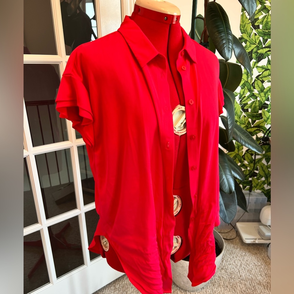 Red blouse size small - Picture 3 of 7